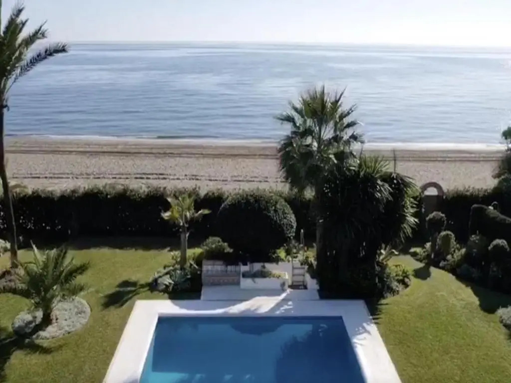 1077 beach villa el paraiso