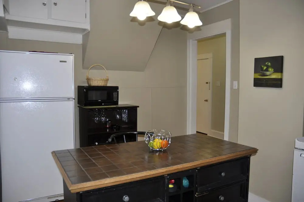 Moncton Suites - 81 Maple Street
