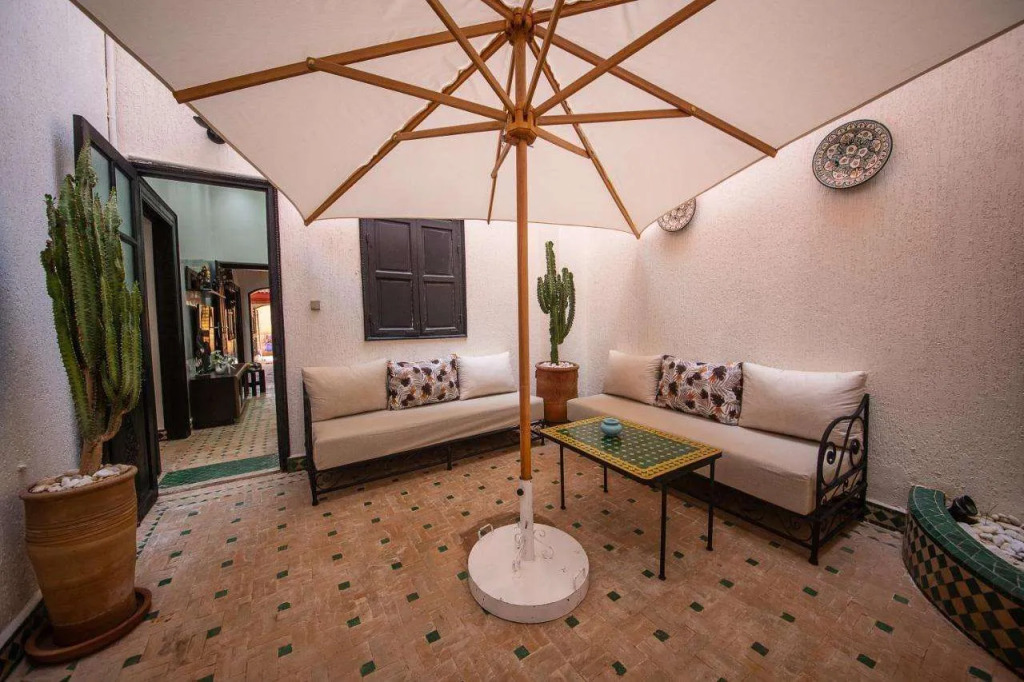 Riad Douirtna