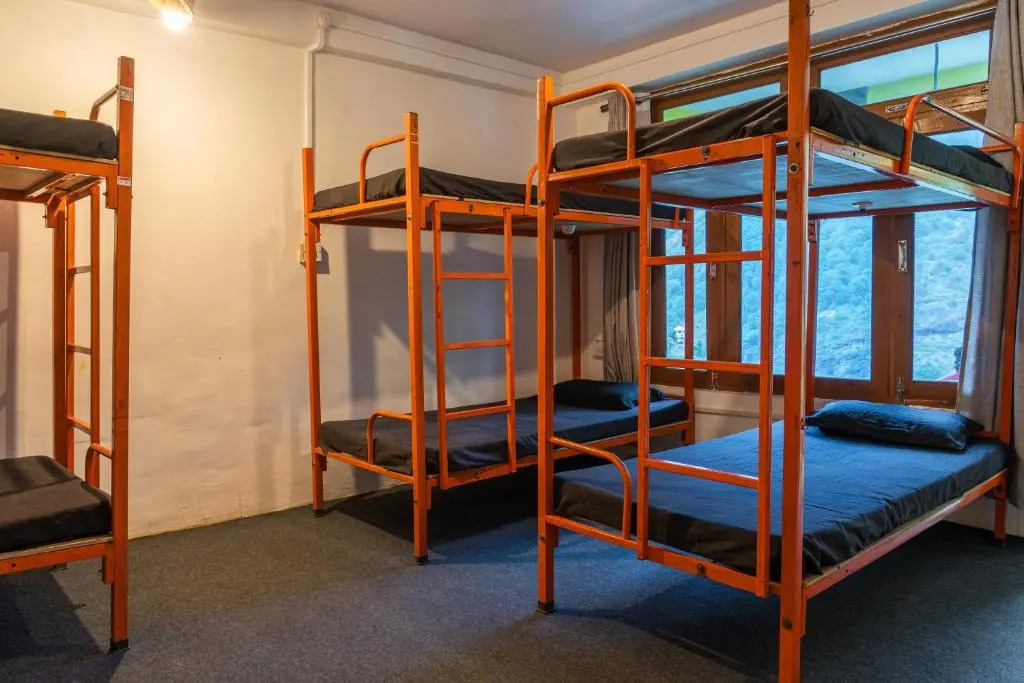 Whoopers Hostel Tosh