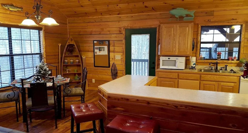 Leave It Behind 3 Bedroom Cabin by RedAwning