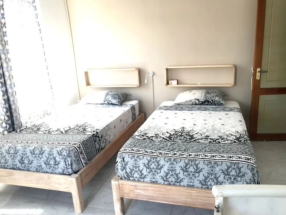 Lovely Beach House in a Very Peaceful and Upmarket Area, we Even Throw in a car
