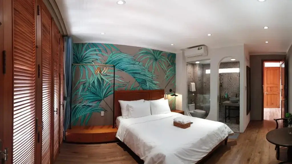 Vintage 1980s Saigon Private House with Rooftop Dining Room in Prime City Central District