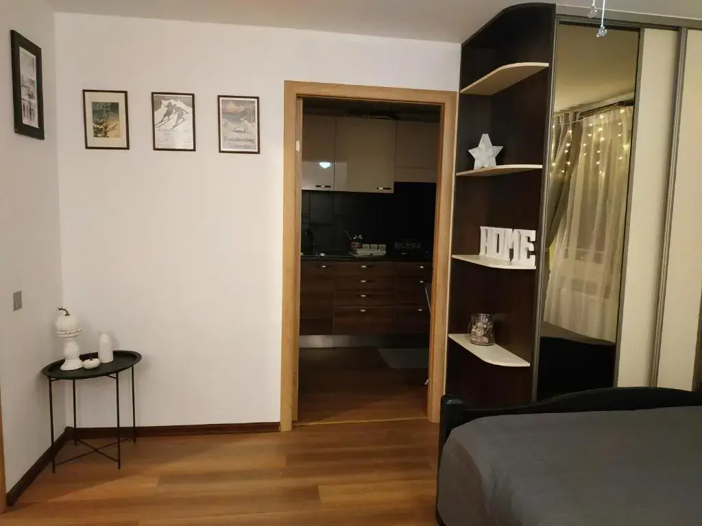 NON-Smoking Vesetas Apt 25min from Old Town