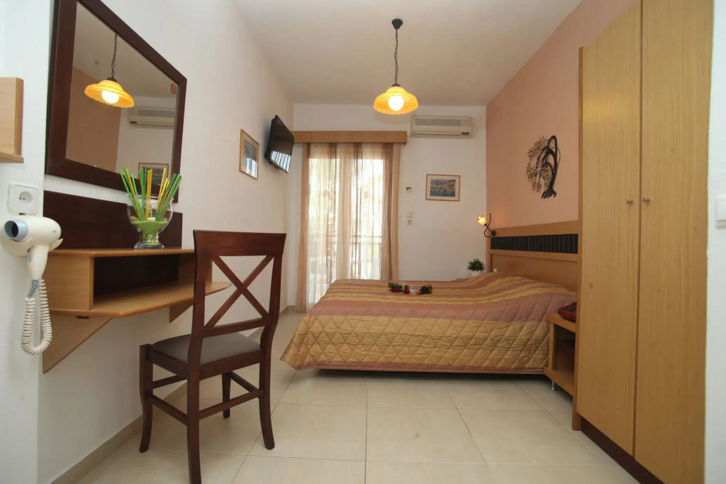 Sarantis Hotel