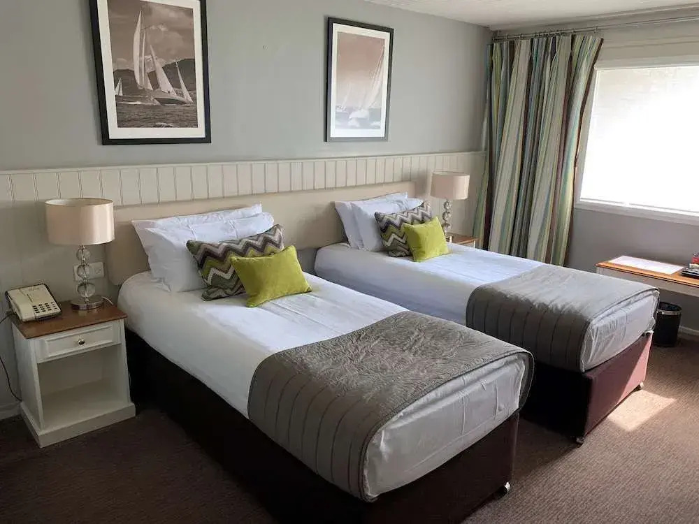 The Potters Heron - A Heartwood Inn