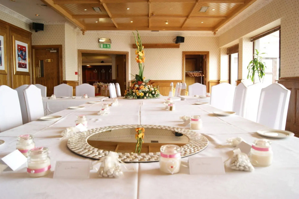 Lakeside Manor Hotel