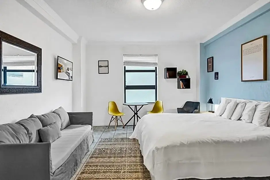 HB 414 - Beach Front suite at Hollywood Beach Resort - direct beach access Swimming Pool