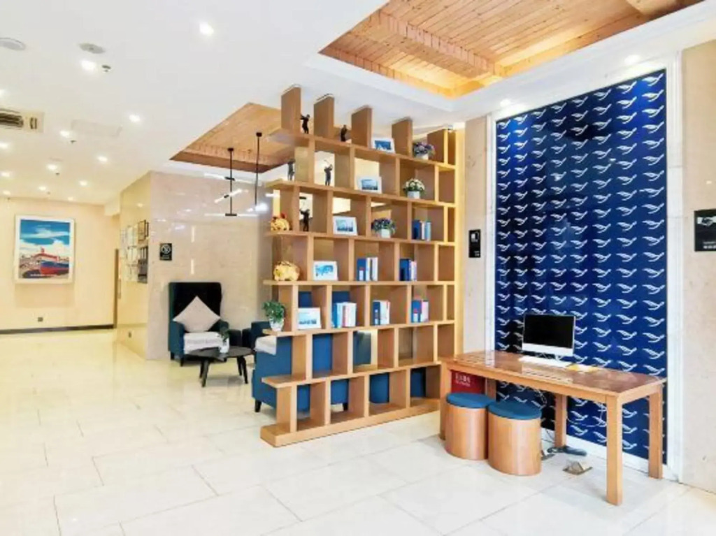 Yester Hotel (Yuxi Taobao Street Wanda Plaza)