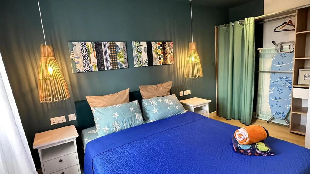 Les Cerisiers - NEW Beach Apartment with Pool, Centrally Located in Flic-en-Flac