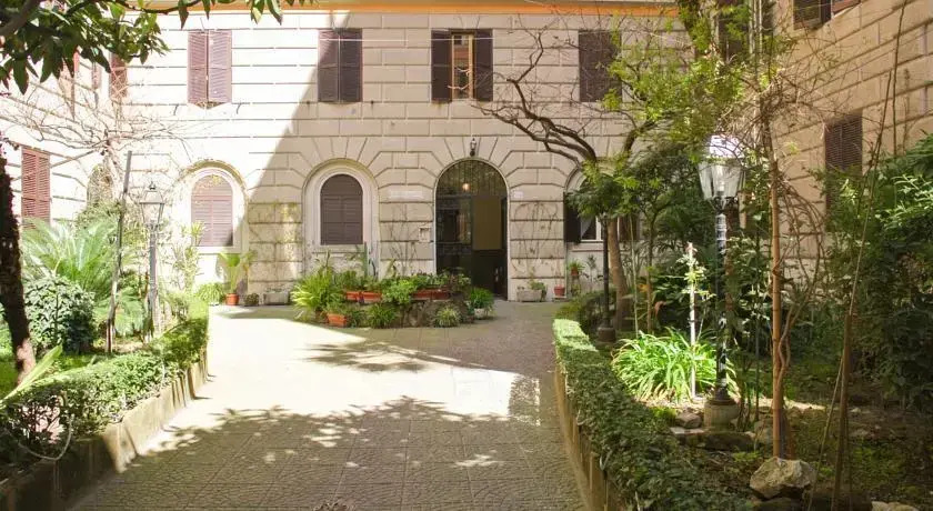 LarissaRooms