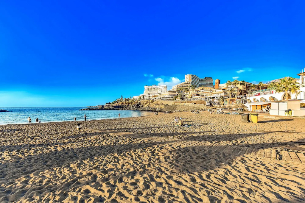 Two bedroom near Playa de Las Americas, Wifi, pool