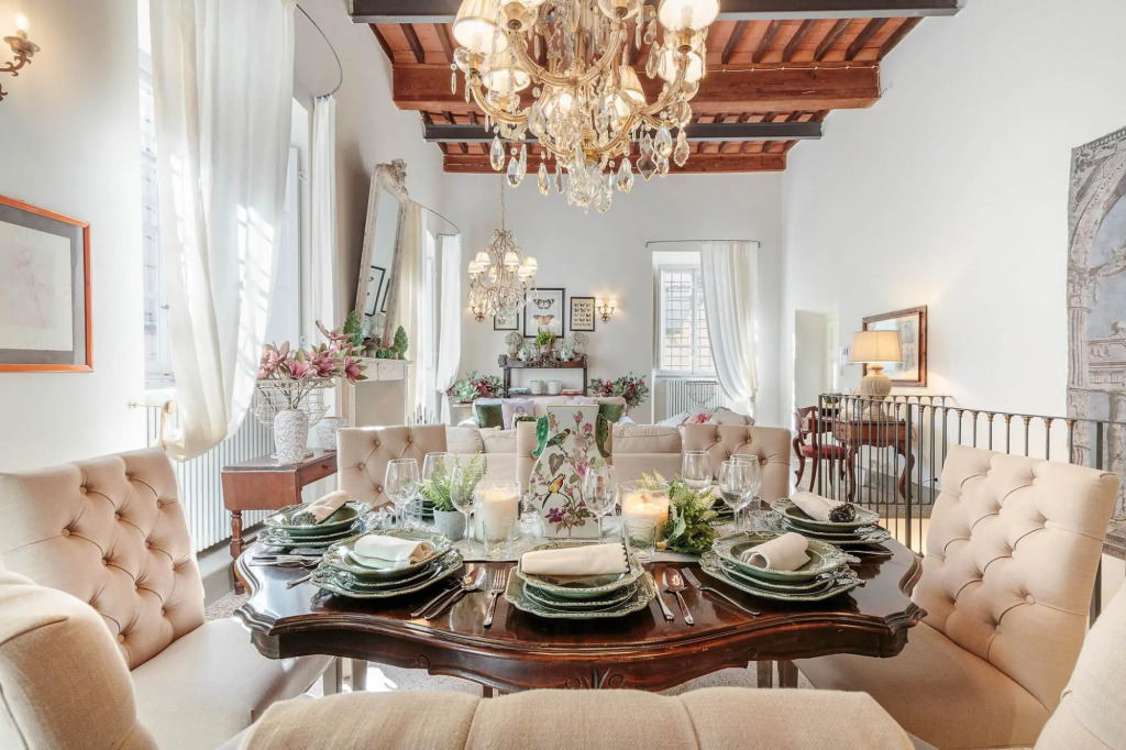 Casa Poggi in Lucca with 5 bedrooms and 3 bathrooms