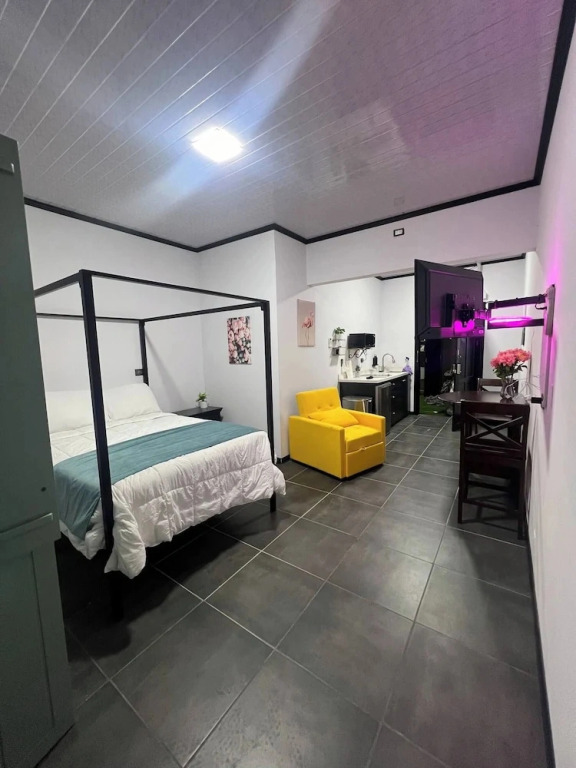 Cozy 1-bedroom Apartment in Central Alajuela