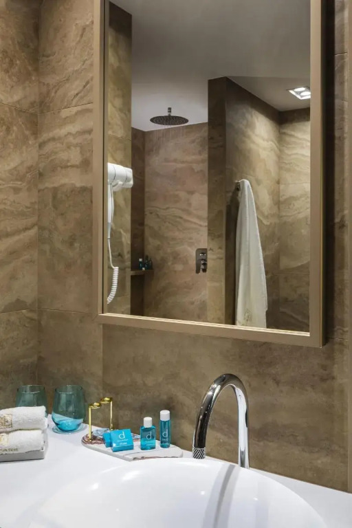 ESTE PARK HOTEL -- part of Urban Chic Luxury Design Hotels - Parking & Compliments - next to Shopping & Dining Mall Plovdiv