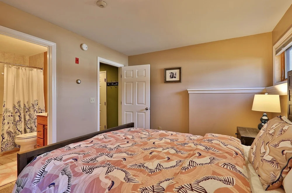 The Pico Escape: 3br/2ba Ski On/ski Off At Pico Mountain. Close To Killington. 3 Bedroom Condo