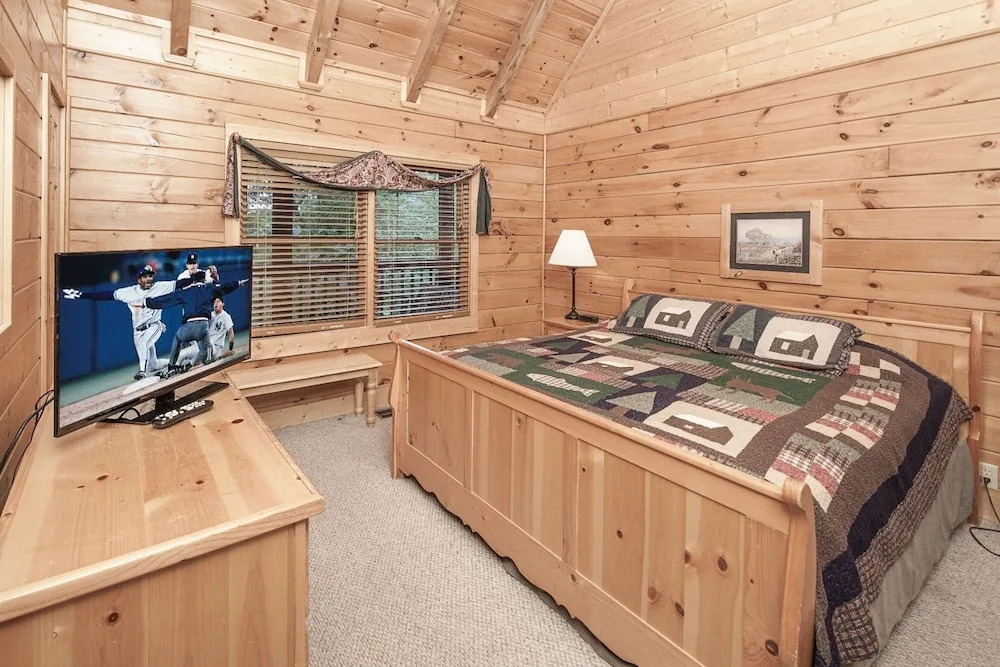 ER314- Yall Come Back Now- Great location- Close to town cabin