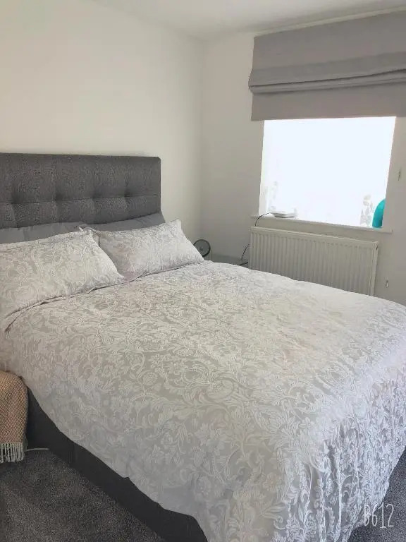 Flat 1 Modern studio flat with free parking, Netflix and private entrance