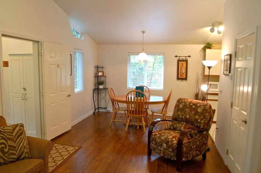 Glacier Springs Cabin 16 - This is a Great Cottage With an Outdoor hot tub