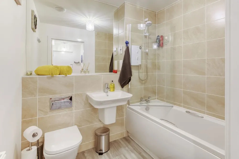 Modern 2 Bed Apartment in Central City