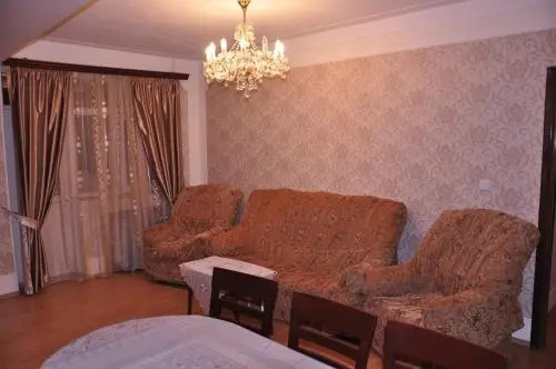 2 OTAğLı YAXşı TəMIRLI MəNZIL GüNLüK ICARə VERILIR