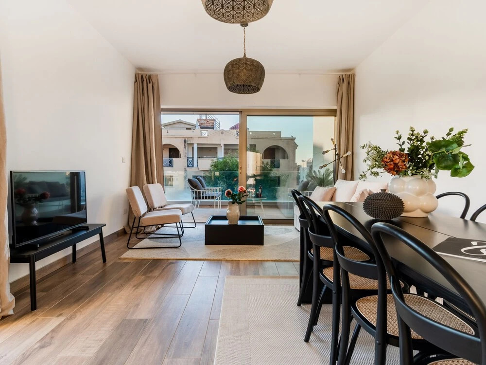 "sanders Evolution - Nice 3-bdr Apt w/ Shared Pool"