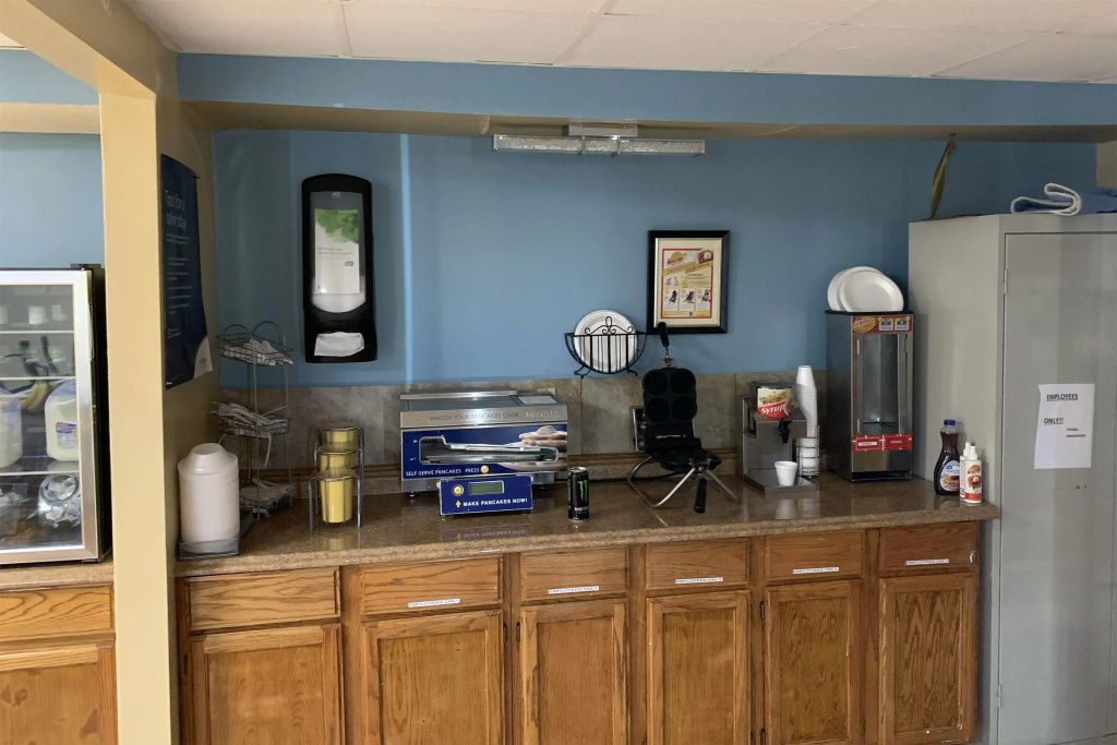 Days Inn by Wyndham Louisville Airport Fair and Expo Center