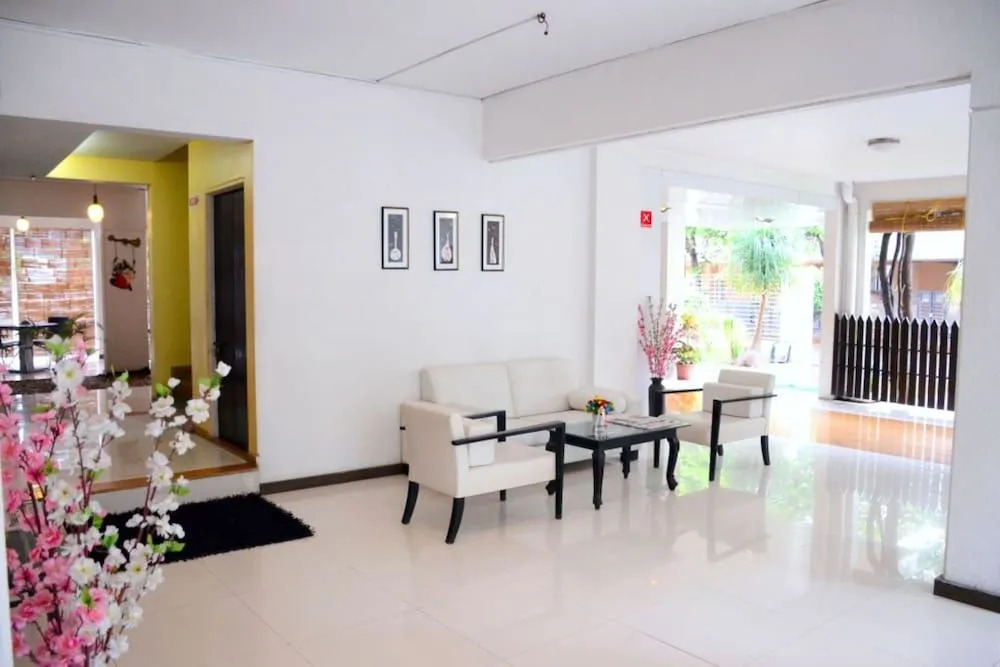 OYO 6002 Avezeekaa Corporate Residency