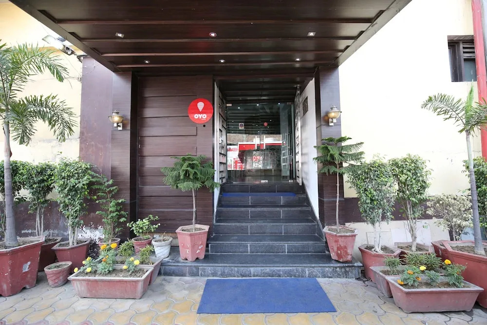 OYO 1673 Hotel MM Yellowuds