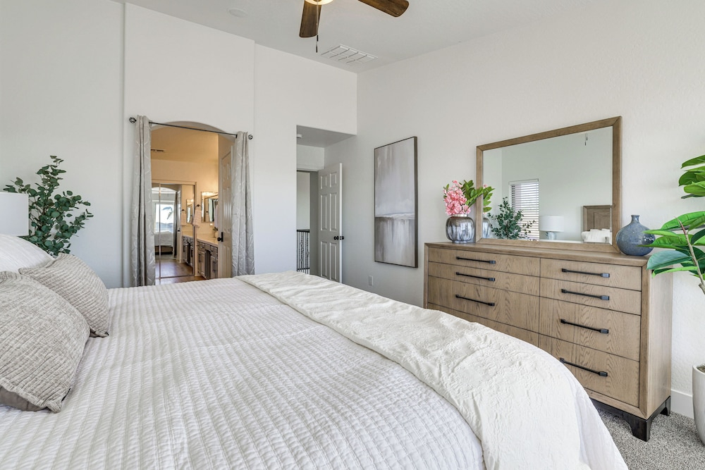 Spacious San Tan Valley w/ Private Outdoor Oasis