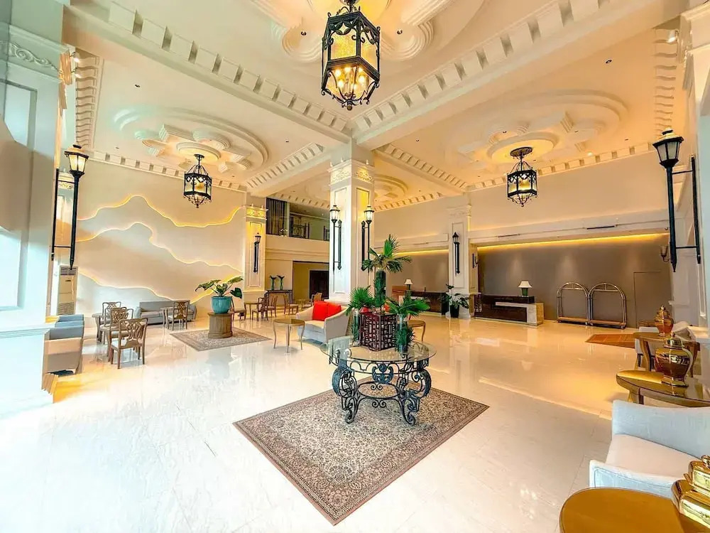 Vermillion Hotel