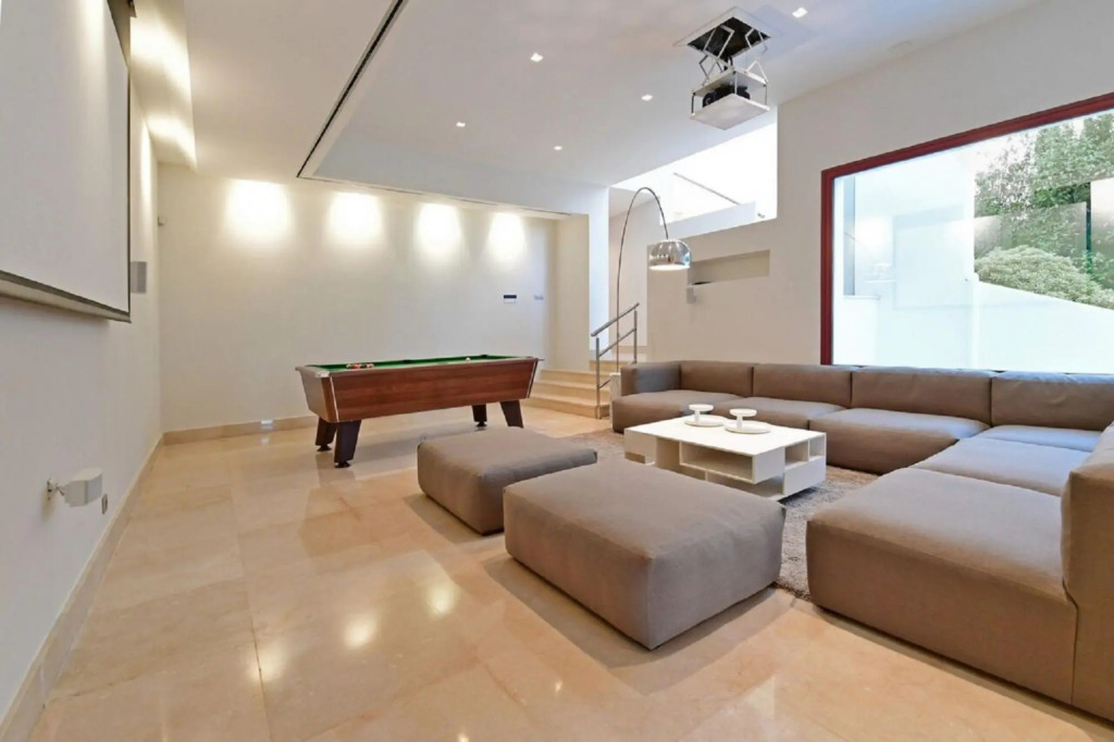 30290 - Stunning  Luxury Unique Villa