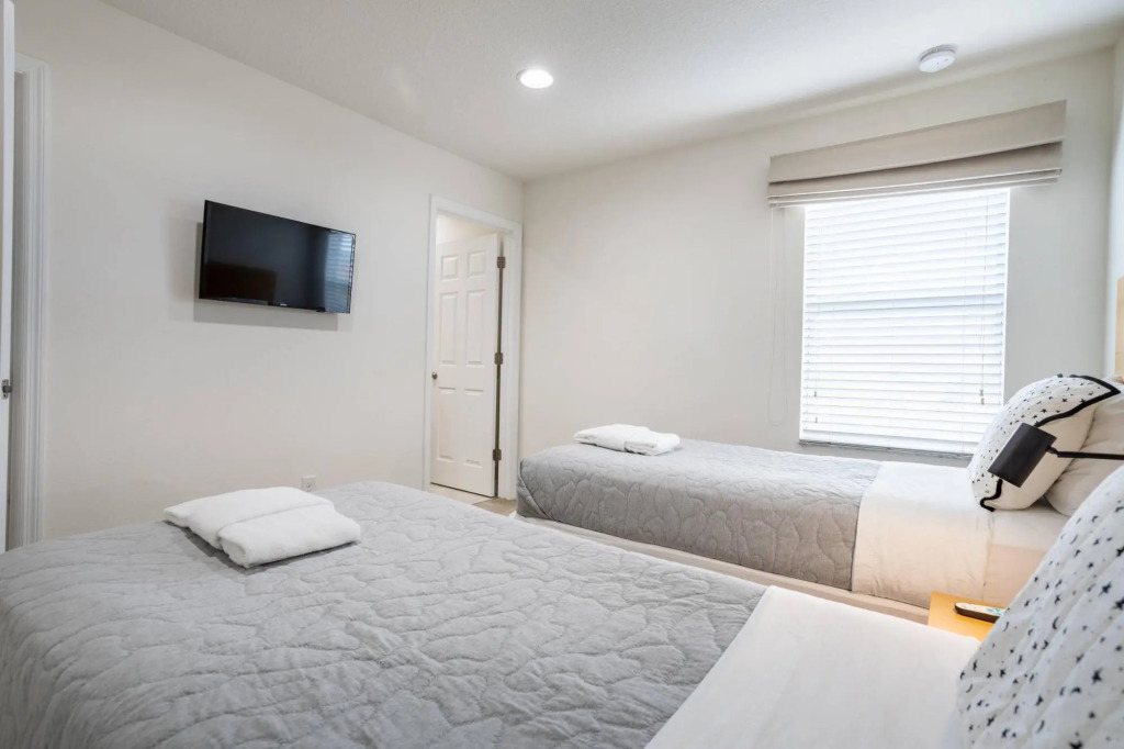 Cozy Home with Hot Tub at Encantada 302