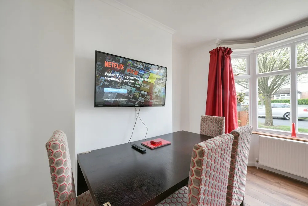 Dirac Lodge 4-bedroom House