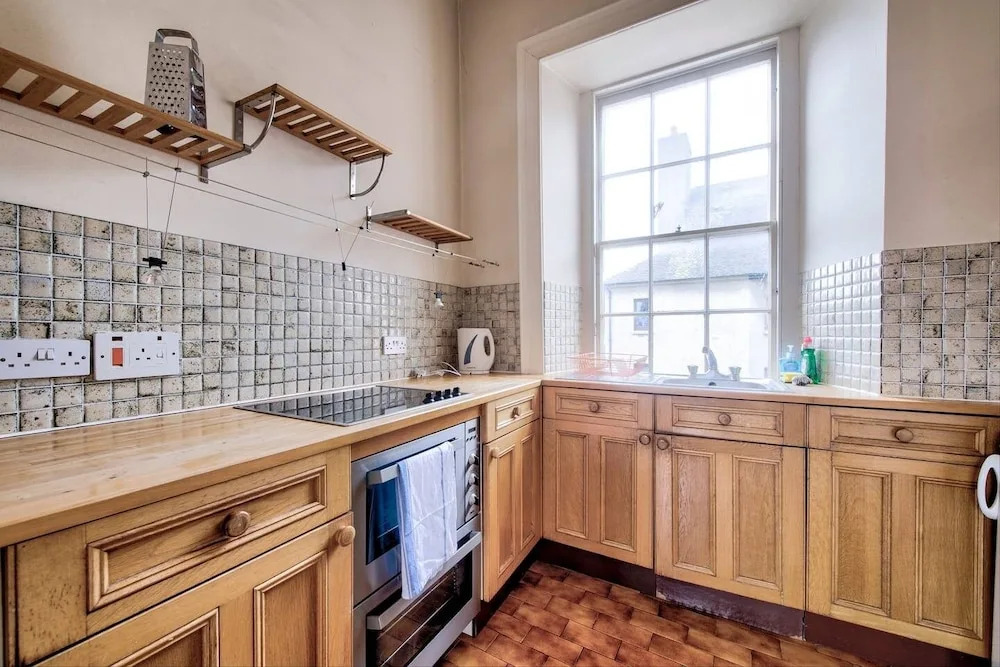 Cosy 2Br Top Floor Apt At Worlds End