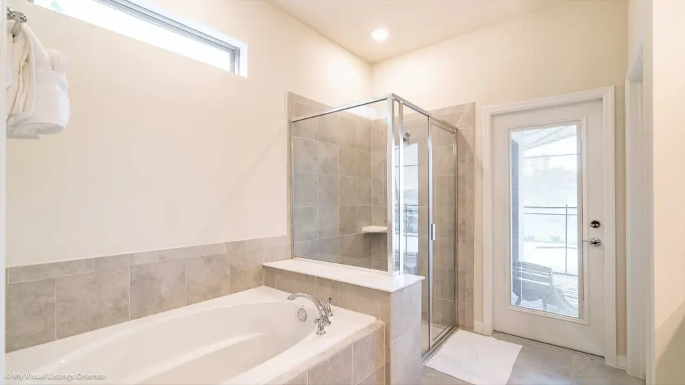 Cool and Modern 6 Bed 4 Ba Villa Game Room Pool 5445