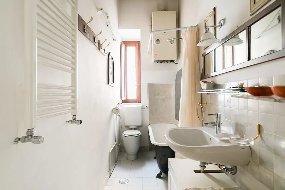 Reginella White Apartment