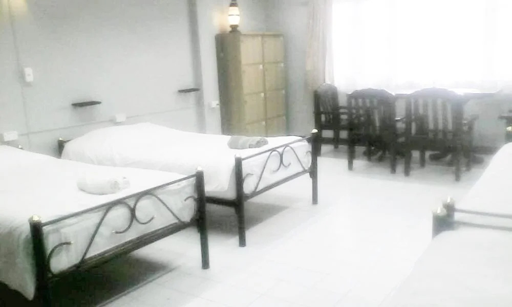 Peace Pool BnB Family & Female only