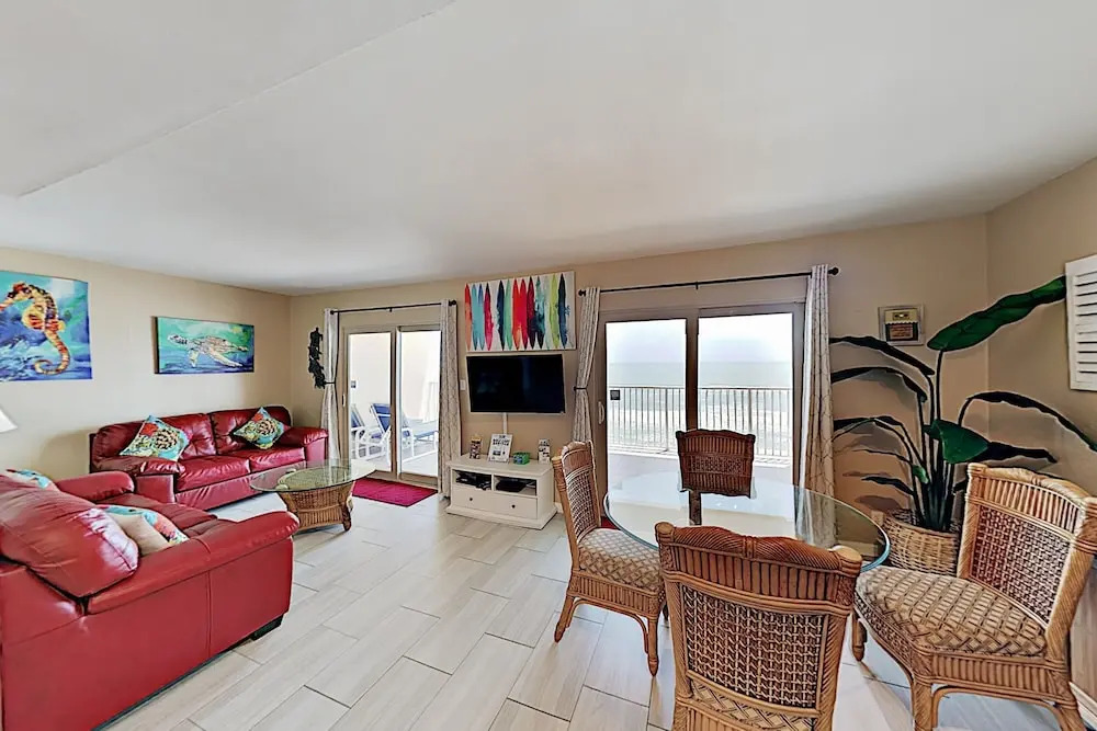 Walkable Gulf-front Perch: Oversize Balcony & Pool 2 Bedroom Condo