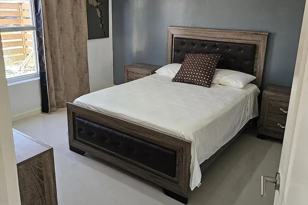 Apartment Sleeps 6 With Pool Access