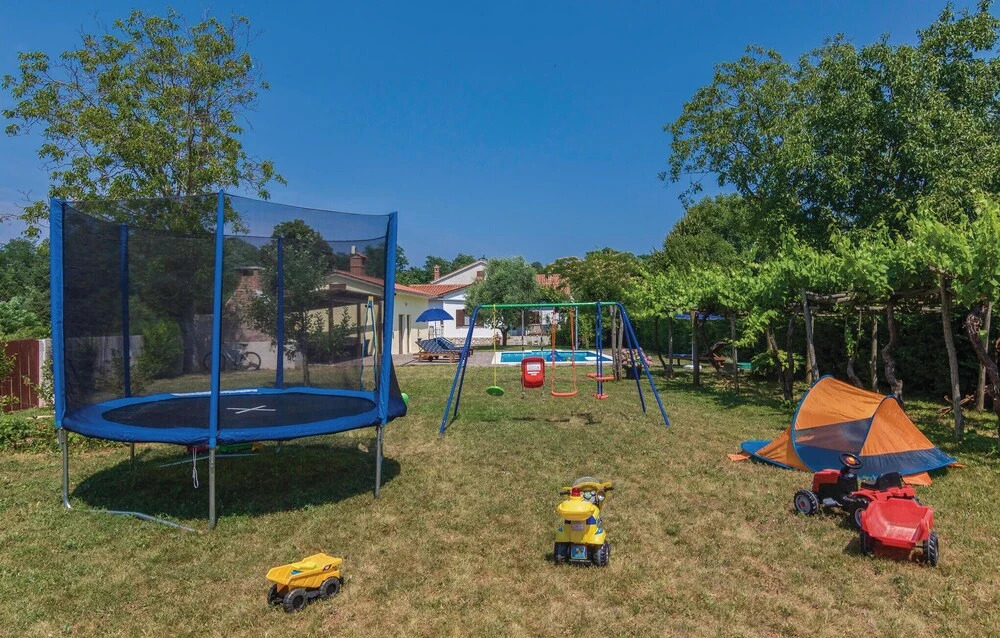 Nice Home in Ruzici With Wifi and 3 Bedrooms