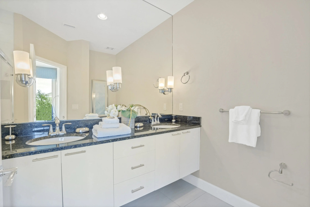 1445RETREAT , Clermont , US