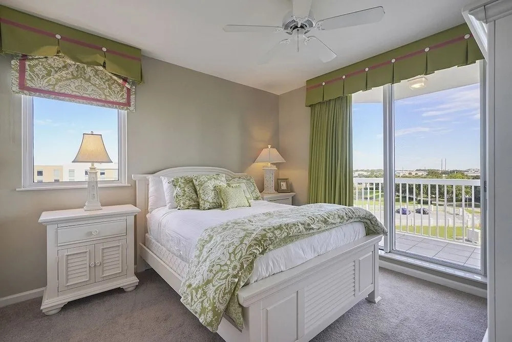 St Lucia 506 by RedAwning