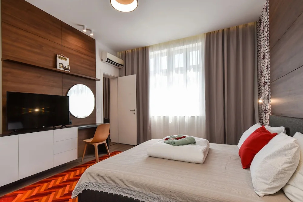 FM Premium Luxury 3-BDR Apartment - Traditional and Modernity