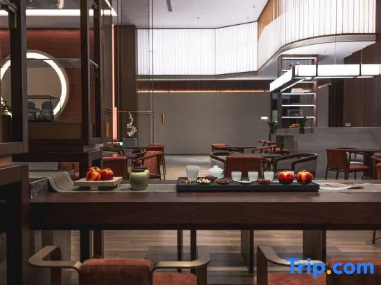 Haining Yanguan Maison New Century Resort Hotel