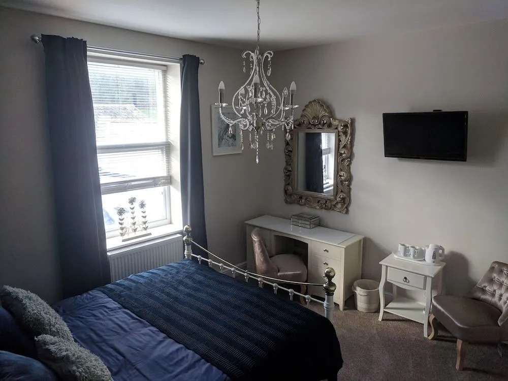Lion House Bed & Breakfast with Restaurant
