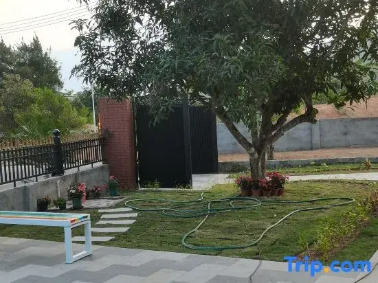 Lingshui Nanwan Monkey Island Qingshan Courtyard