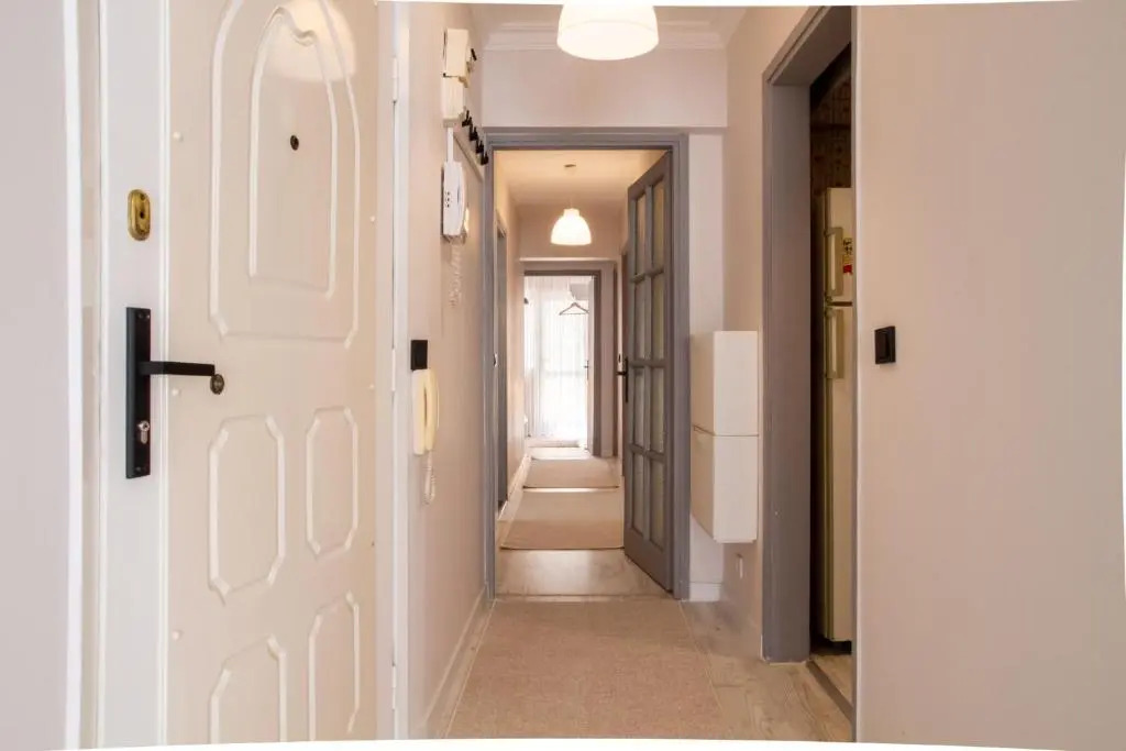 Gorgeous Flat With Balcony in Izmir Konak