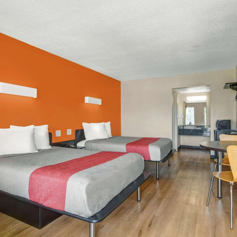 Motel 6-Calhoun, GA