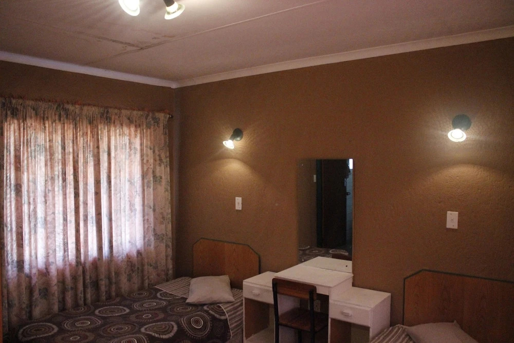 Thatch Palace Lodge